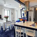 Villa Nel Blu Dipinto Di Blu
