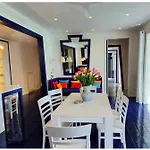 Villa Nel Blu Dipinto Di Blu