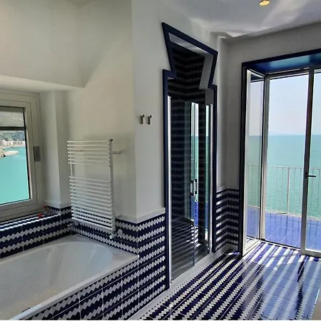 Nel Blu Dipinto Di Blu Vila