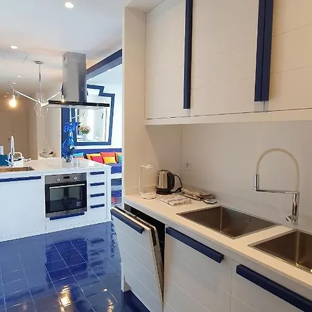 Willa Nel Blu Dipinto Di Blu *