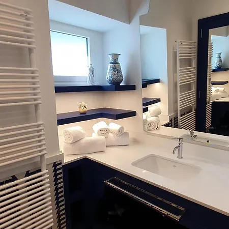 Willa Nel Blu Dipinto Di Blu *