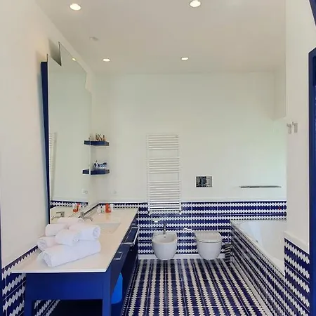 Willa Nel Blu Dipinto Di Blu