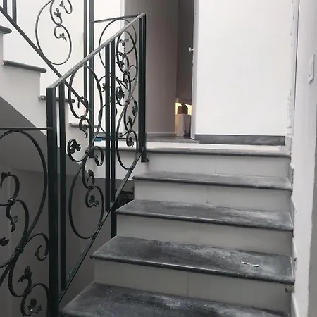 Nel Blu Dipinto Di Blu Vila